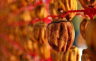 Trabzon hurması sofraları süslemeye başladı
