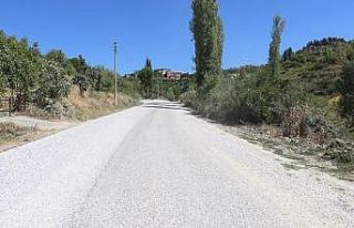 Traktörlerin bile gidemediği yol yenilendi