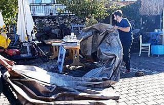 Tsunami vuran Sığacık yaralarını sarmaya başladı
