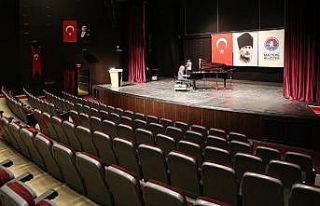 Tuluyhan Uğurlu’dan “Cumhuriyet Resitali”