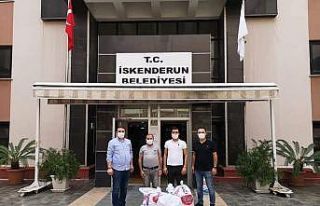 Tunceli’den topladığı meşe palamutlarını İskenderun’a...