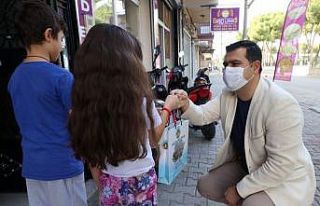 Turgutlu’da öğrencilere tabletleri ulaştırılıyor