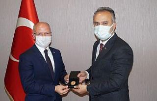 "Türk Kızılayı iyilik hareketi ile dünyaya...