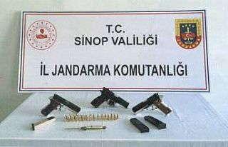 Türkeli’de yasa dışı silah satan bir kişi yakalandı