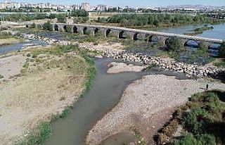 Türkiye’nin en uzun nehrinde su seviyesi düştü