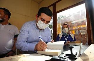 Tütüncü’den Cemil Meriç Kitaplığı’na kitap...