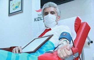 Ünlü estetikçi Hayati Akbaş plazma bağışı...