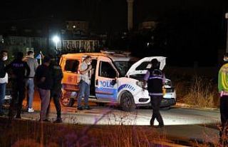 Uşak’ta polis aracı ile otomobil çarpıştı:...