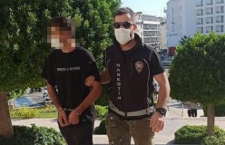 Uyuşturucu operasyonunda gözaltına alınan şahıs...