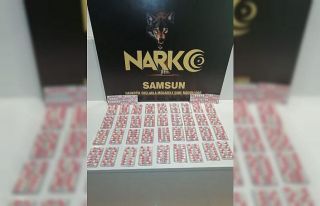 Uyuşturucu satarken yakalandı, üzerinde ve evinde...