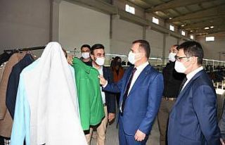 Vali Akbıyık, 120 kişiyi istihdam eden tekstil...
