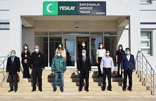 Vali Akın, Yeşilay Danışmanlık Merkezinde incelemelerde...