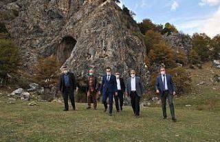 Vali Ayyıldız Düden Mağarasına hayran kaldı