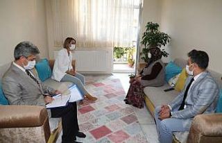 Vali Becel, aile ziyaretlerini sürdürüyor