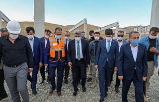 Vali Bilmez, ayakkabı fabrikası inşaatını inceledi