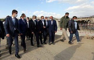 Vali Bilmez Gürpınar’daki köprü ve yol yatırımlarını...