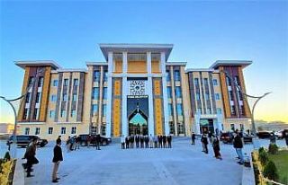 Vali Bilmez Tuşba Belediyesi yeni hizmet binasında...