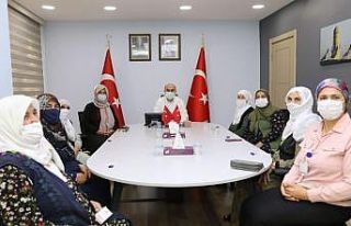 Vali Demirtaş kadınları ağırladı