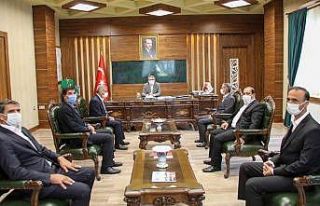 Vali Ekinci, muhtarlarla bir araya geldi