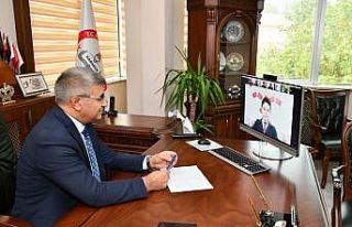 Vali Gürel, cumhuriyet çocukları ile VKS üzerinden...