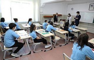 Vali Makas, okul ziyaretlerinde bulundu