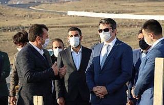 Vali Memiş Çat Belediyesi’nin tesis inşaatını...
