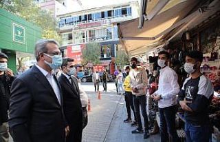 Vali o sokağa gitti, "Maskeye, mesafeye riayet...