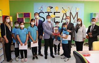 Vali Pehlivan robotik kodlama sınıfını açtı