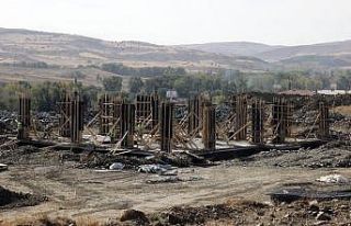 Vali Polat, hayvan hastanesi inşaatını yerinde...