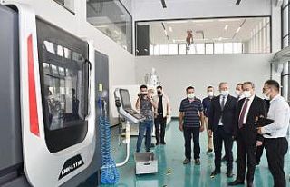 Valis Su, model fabrika ve inovasyon merkezinde incelemelerde...