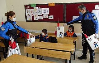 Van Emniyet Müdürlüğünden minikler için anlamlı...