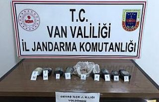 Van’da 1 kilo 274 gram eroin ile 302 gram metamfetamin...