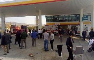 Van’da belediye otobüsü petrol istasyonuna daldı:...