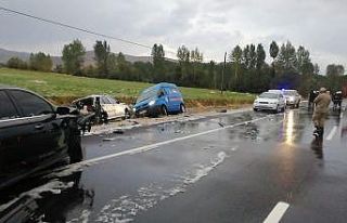 Van’da zincirleme trafik kazası; 3 yaralı