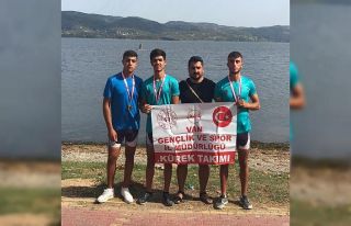 Vanlı kürekçilerden 2 Türkiye üçüncülüğü