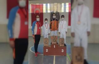 Vanlı sporcular eskrim branşında madalya aldı