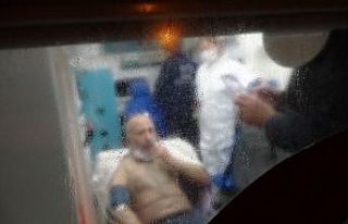 Yaptığı yemeği yemedi diye eşini bıçakladı