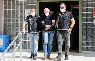 Yarım kilo esrarı iç çamaşırına gizlemiş
