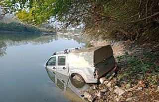 Yaşlı adam aracıyla dereye uçtu