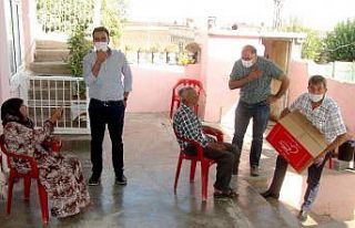 Yaşlılar gününde 155 yaşlıya gıda kolisi