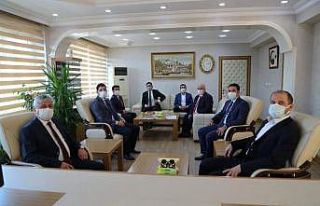 Yayladağı’nda çilek kurutma tesisi için imzalar...