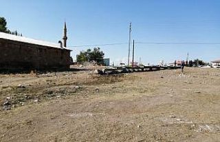 Yengesini ve kız kardeşini tüfekle ağır yaraladı...