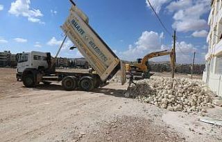 Yeni yollara parke taşı döşendi