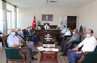 Yenişehir Kaymakamı Beşikci muhtarlarla bir araya...