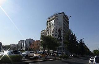 Yıkım çalışmalarına başlanan orduevi alanı...