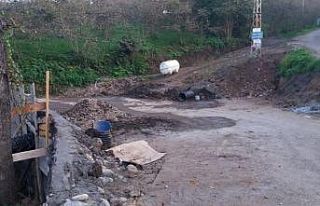 Yıllardır yaşanan yol sorununu mahalle halkı el...