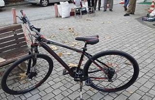 Yok artık...Kilidini kıramadıkları bisikletten...