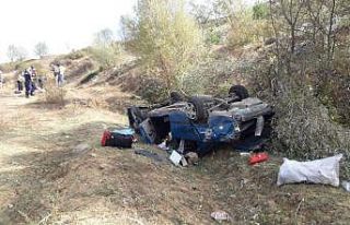 Yoldan çıkarak 50 metrelik uçuruma yuvarlandı:...