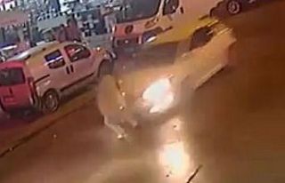 Yolun karşısına geçmeye çalışan vatandaşa...