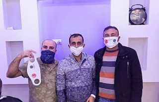 Yunak’ta esnafa maske dağıtıldı
